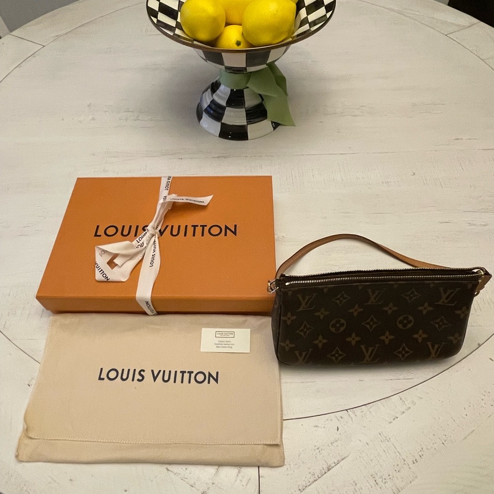Louis Vuitton Pochette M40712